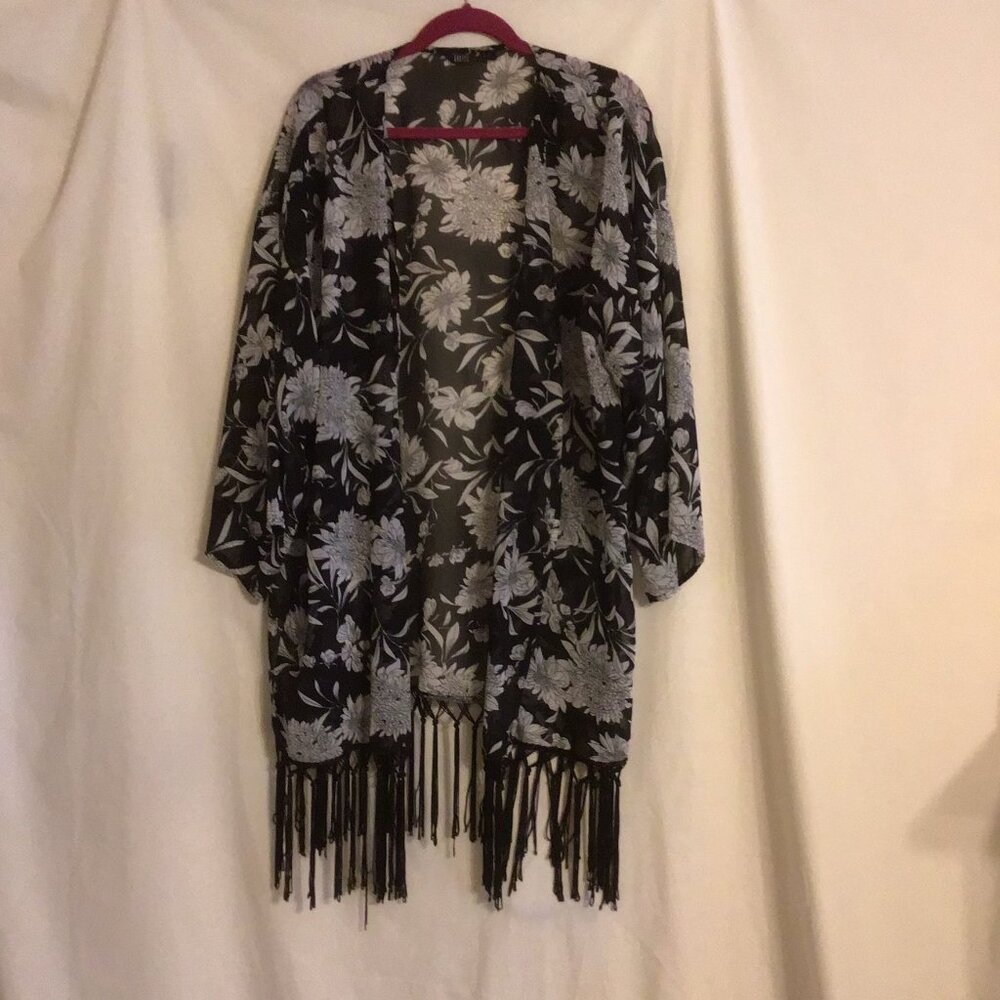 KAKTUS Black/White Floral Print Sheer Open Front Cardigan w/Tassel Detail 1X/2X